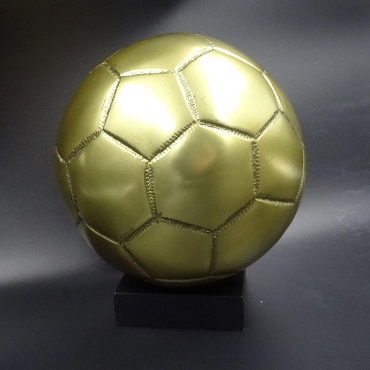 Soška Zlatá futbalová lopta - darček pre futbalistu - MUS-23