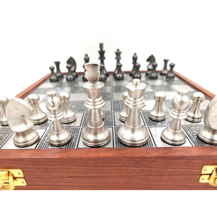 Kovové šachové figúrky - elegantný set pre šachistu - G334B